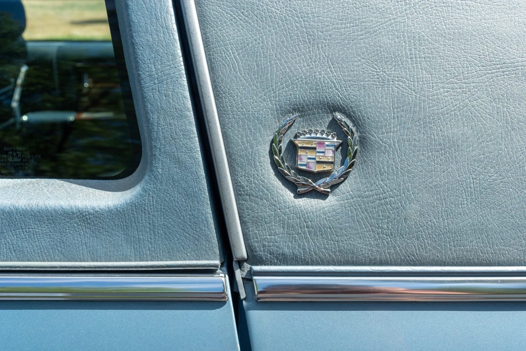1991 Cadillac Brougham - Image 29 of 31