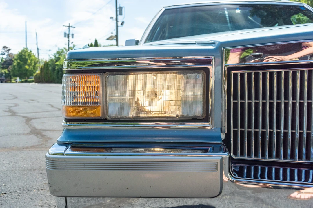 1991 Cadillac Brougham - Image 11 of 31