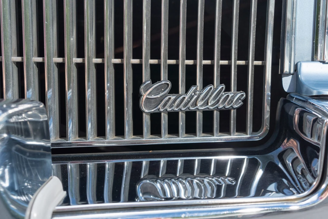 1991 Cadillac Brougham - Image 13 of 31