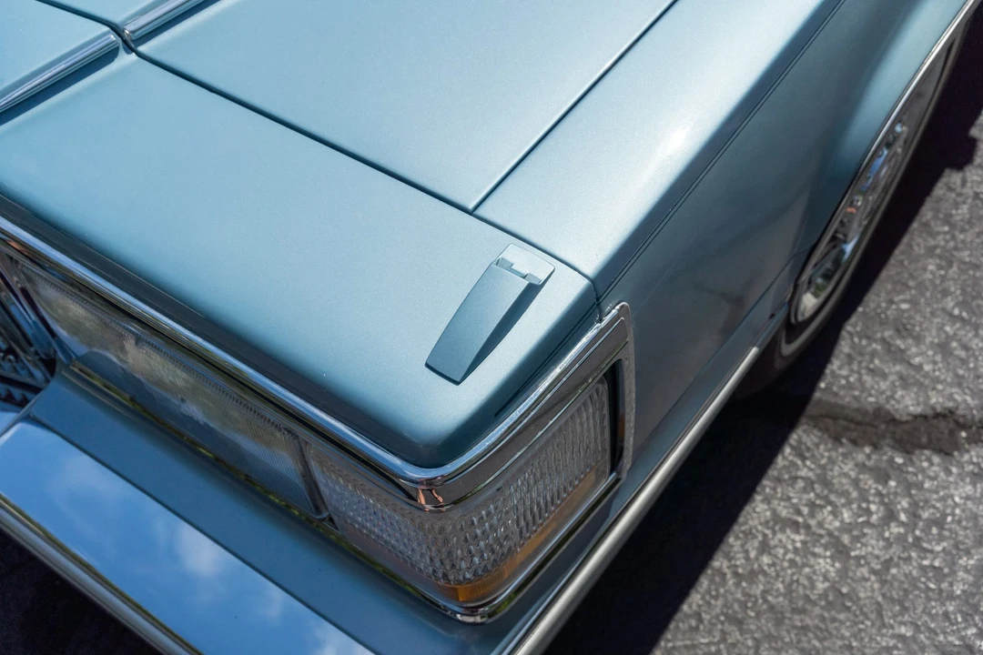 1991 Cadillac Brougham - Image 15 of 31