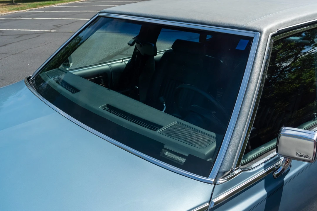 1991 Cadillac Brougham - Image 20 of 31