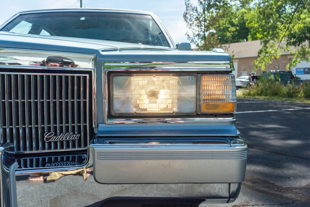 1991 Cadillac Brougham - Image 12 of 31