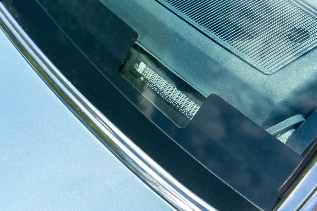 1991 Cadillac Brougham - Image 21 of 31