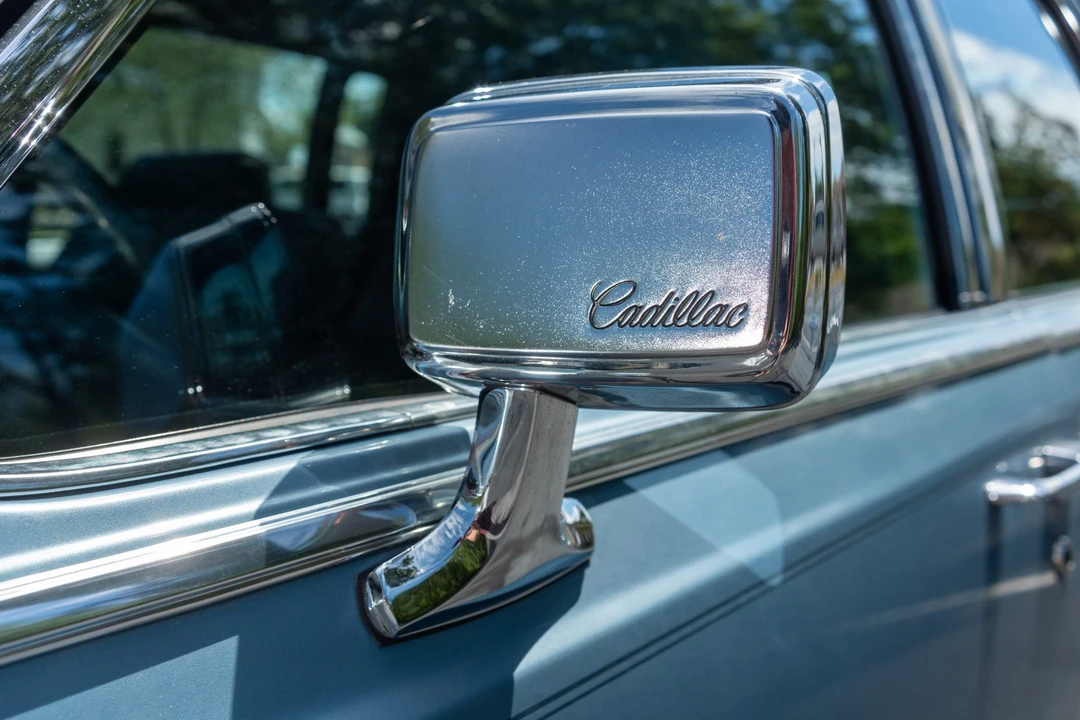 1991 Cadillac Brougham - Image 23 of 31