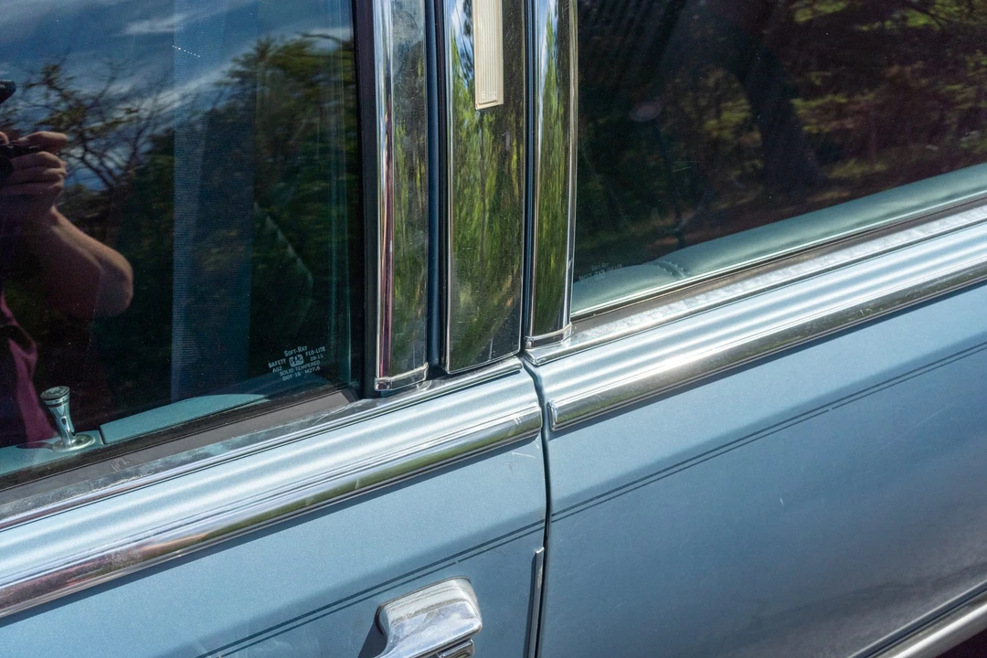 1991 Cadillac Brougham - Image 27 of 31
