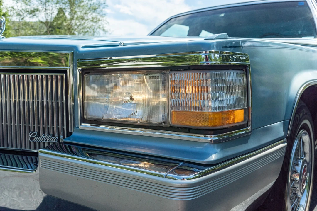 1991 Cadillac Brougham - Image 14 of 31