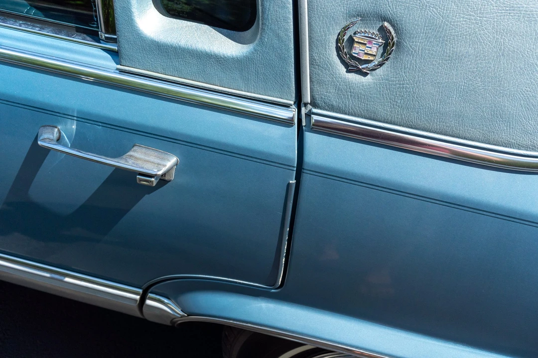 1991 Cadillac Brougham - Image 28 of 31