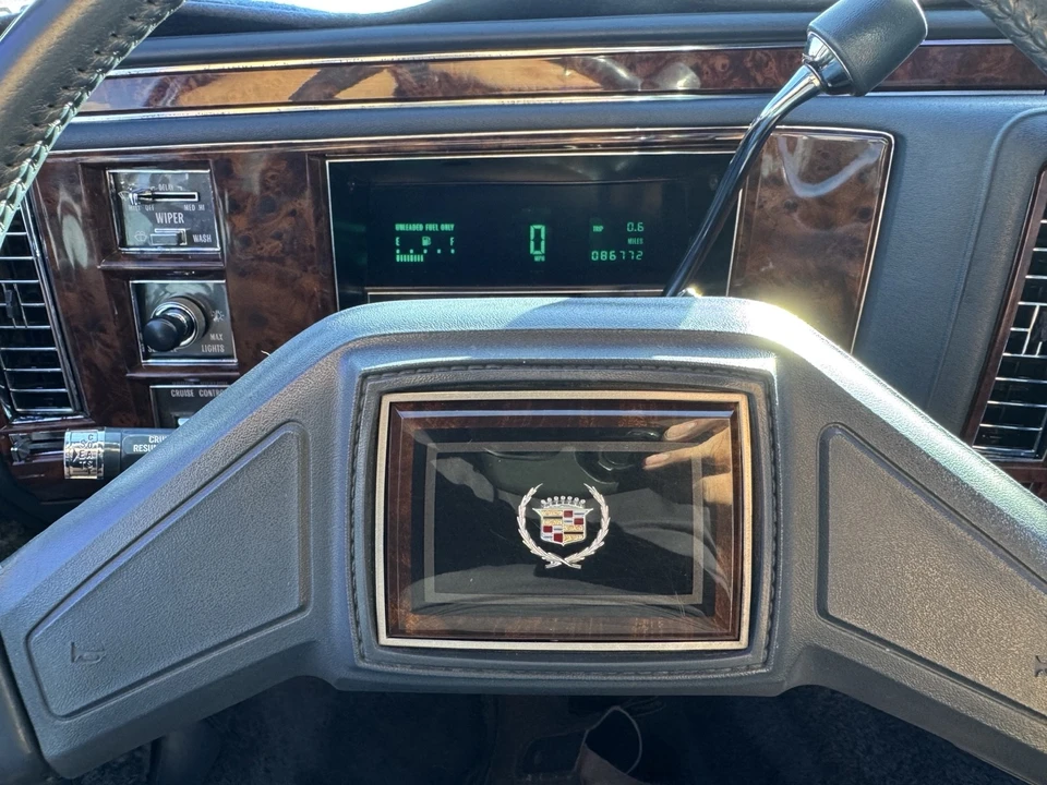 1991 Cadillac Brougham - Image 17 of 21