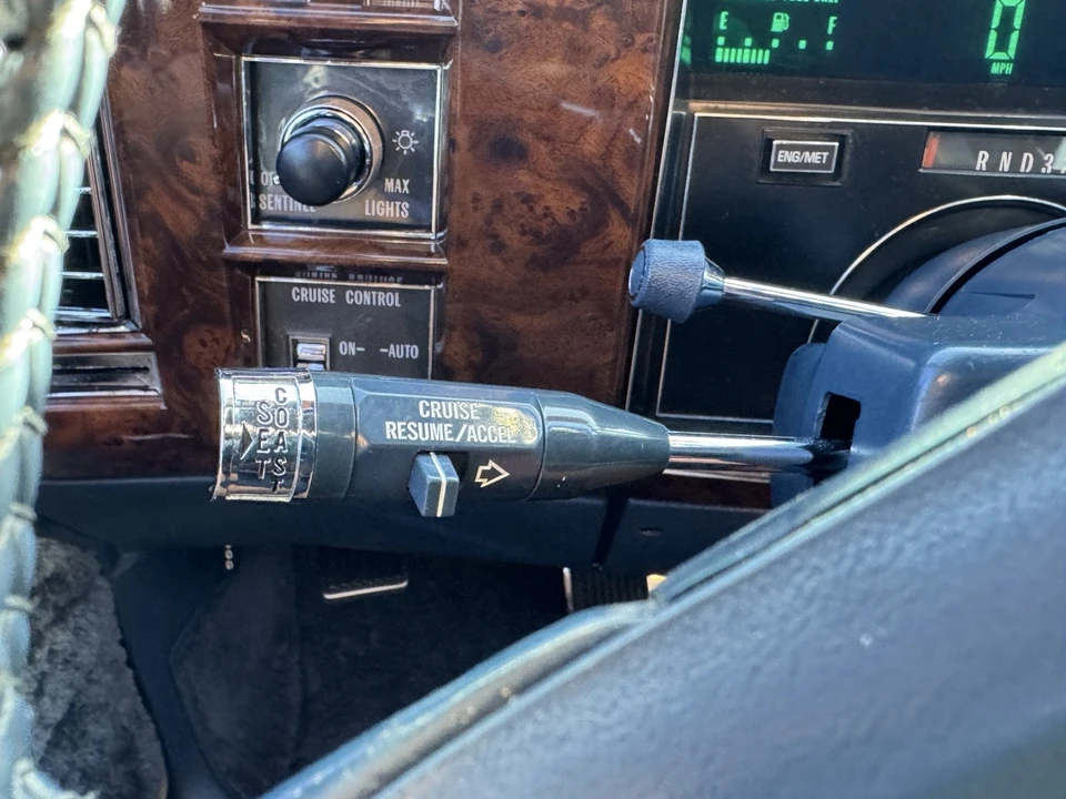 1991 Cadillac Brougham - Image 19 of 21