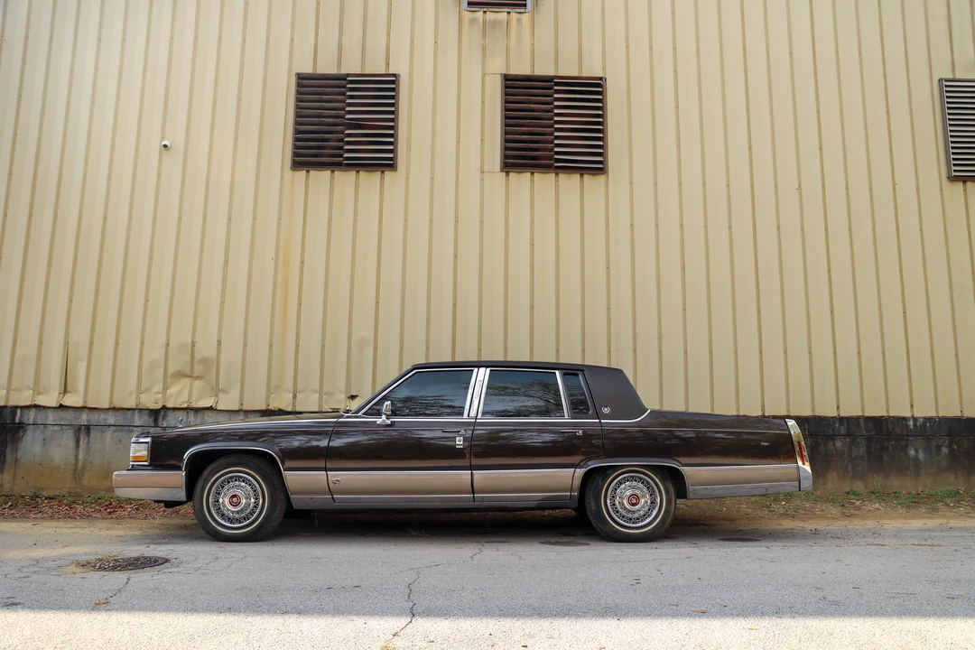 1991 Cadillac Brougham - Image 8 of 31