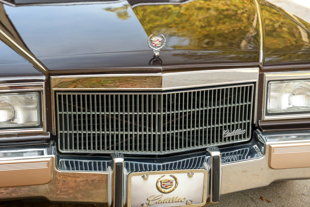 1991 Cadillac Brougham - Image 26 of 31