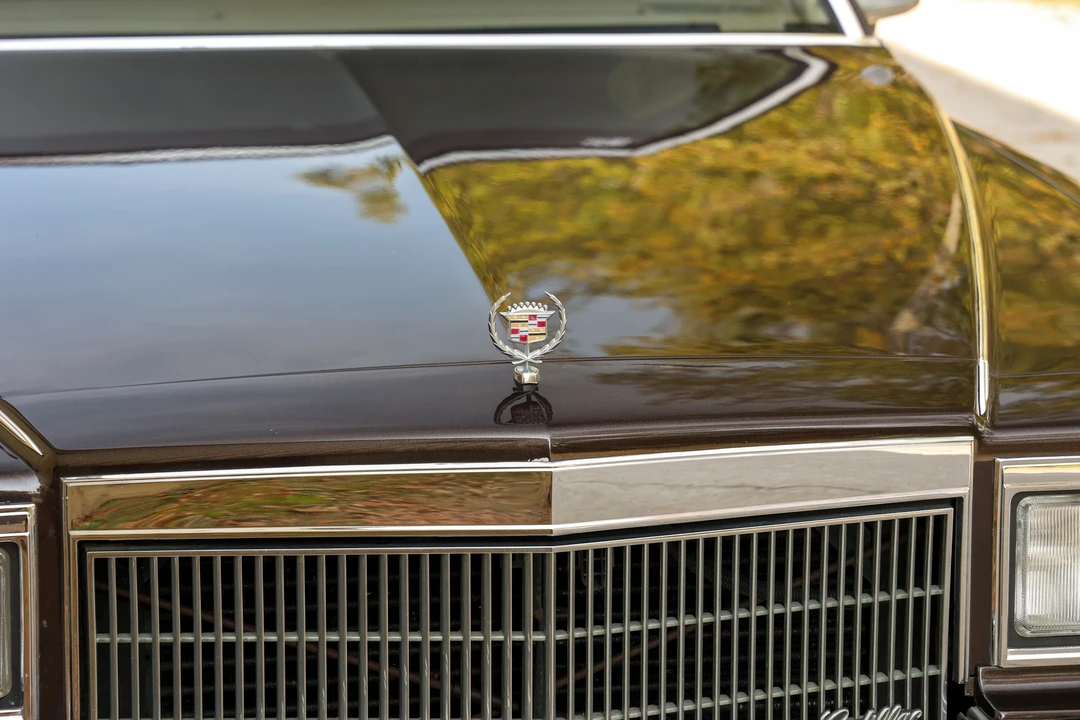 1991 Cadillac Brougham - Image 28 of 31