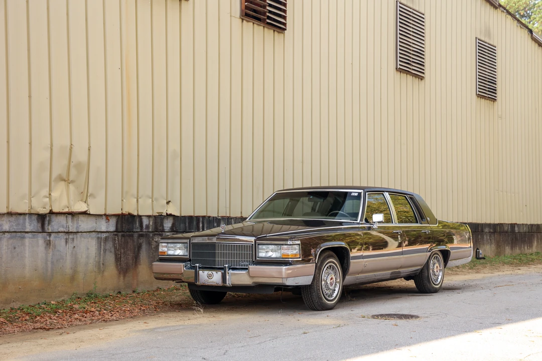1991 Cadillac Brougham - Image 10 of 31