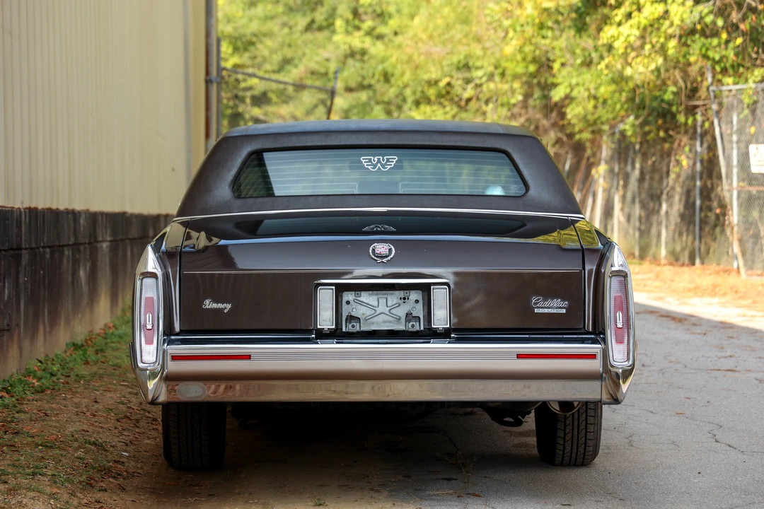 1991 Cadillac Brougham - Image 16 of 31