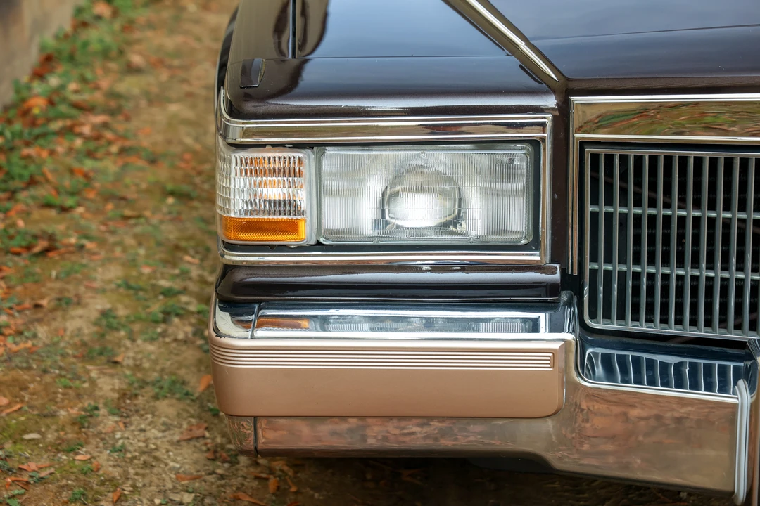 1991 Cadillac Brougham - Image 25 of 31