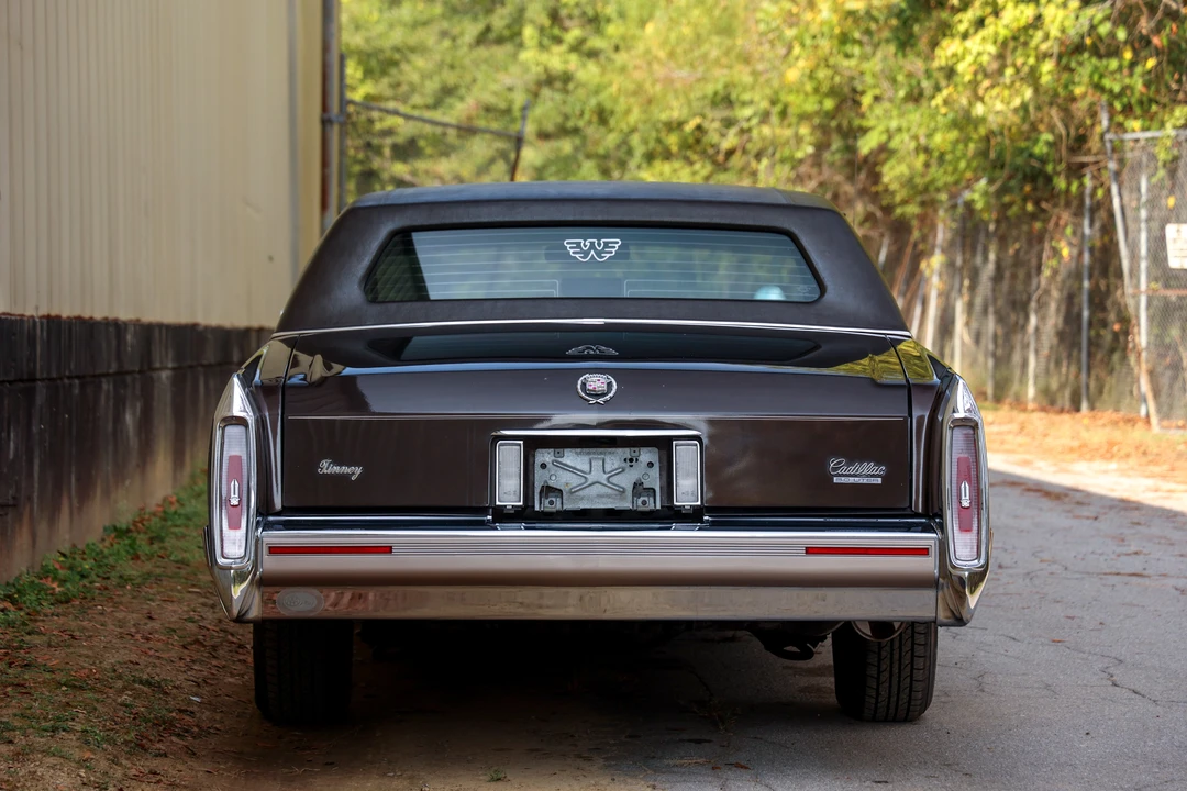 1991 Cadillac Brougham - Image 15 of 31