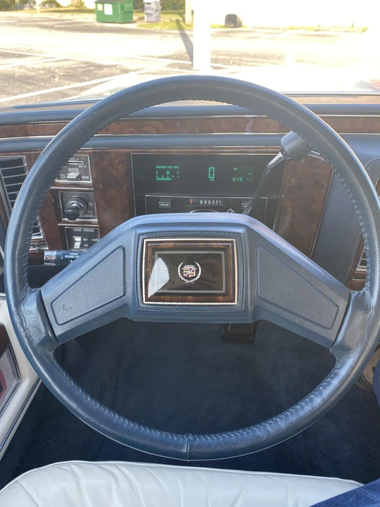 1991 Cadillac Brougham - Image 20 of 31