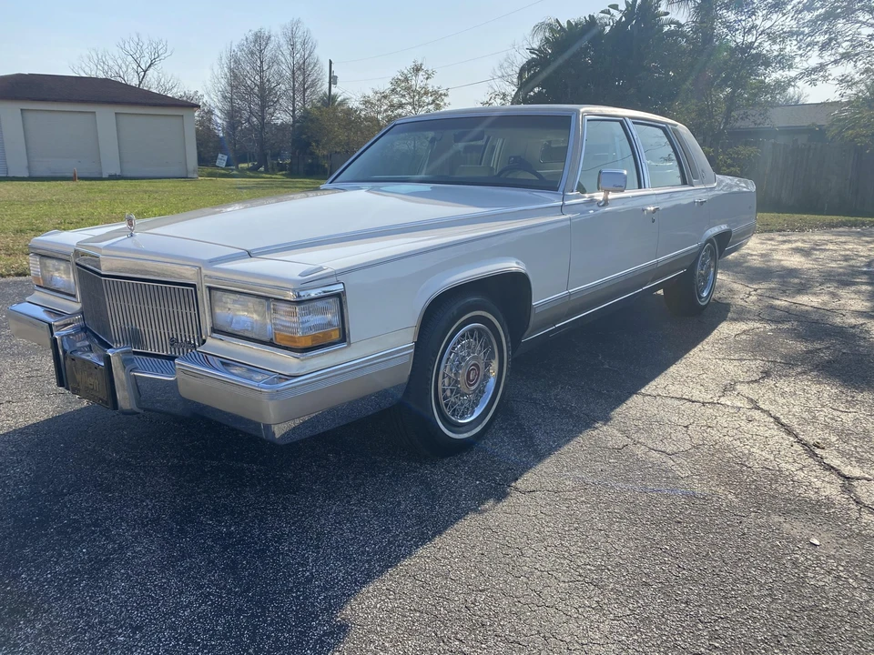 1991 Cadillac Brougham - Image 3 of 31