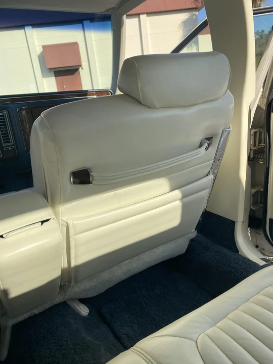 1991 Cadillac Brougham - Image 23 of 31