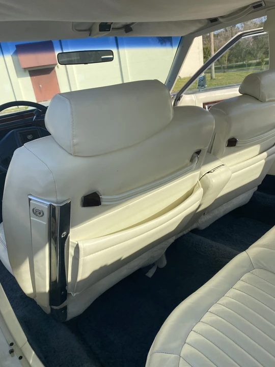 1991 Cadillac Brougham - Image 22 of 31