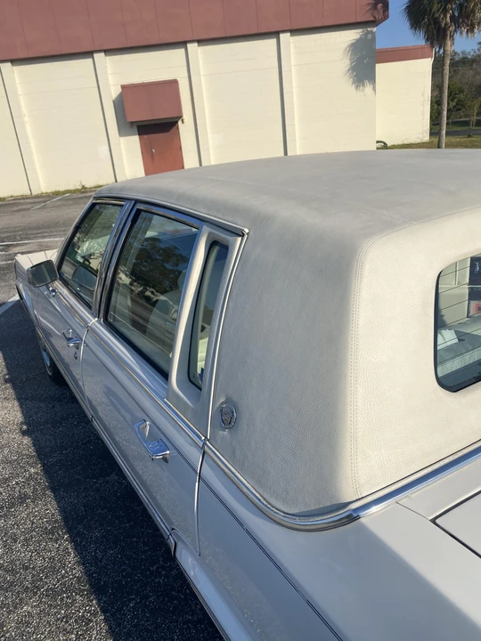 1991 Cadillac Brougham - Image 10 of 31