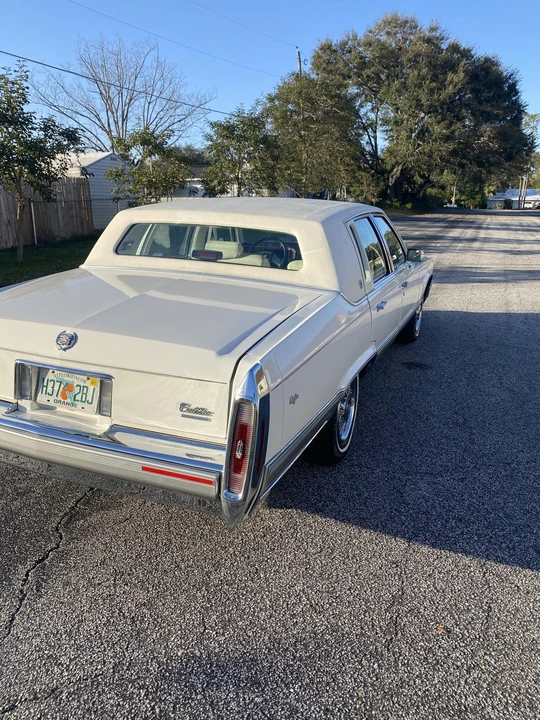 1991 Cadillac Brougham - Image 14 of 31