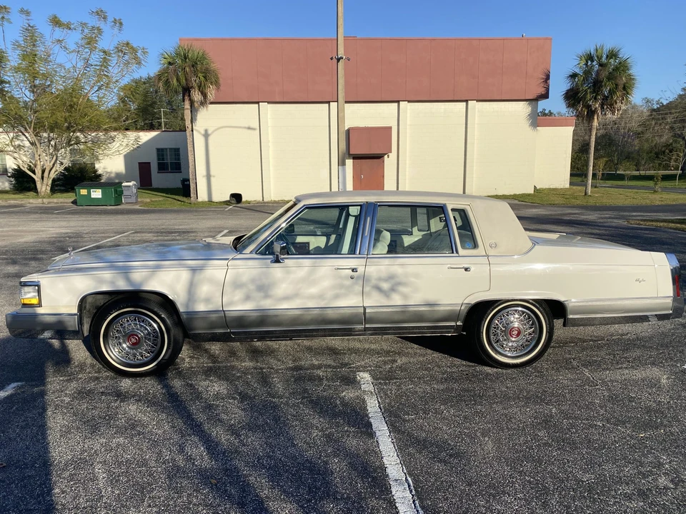 1991 Cadillac Brougham - Image 4 of 31