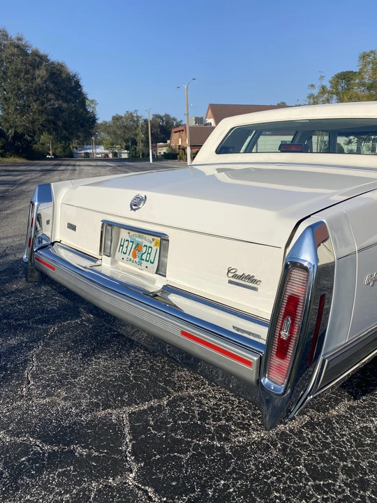 1991 Cadillac Brougham - Image 12 of 31