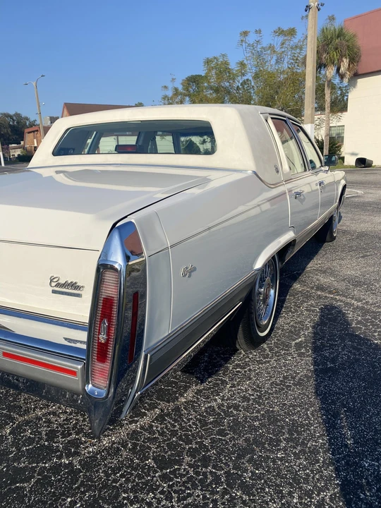 1991 Cadillac Brougham - Image 13 of 31