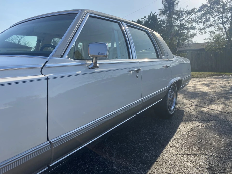1991 Cadillac Brougham - Image 9 of 31