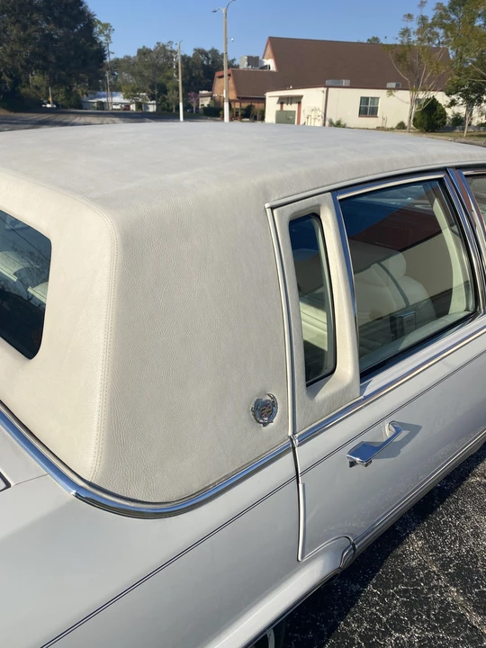 1991 Cadillac Brougham - Image 16 of 31