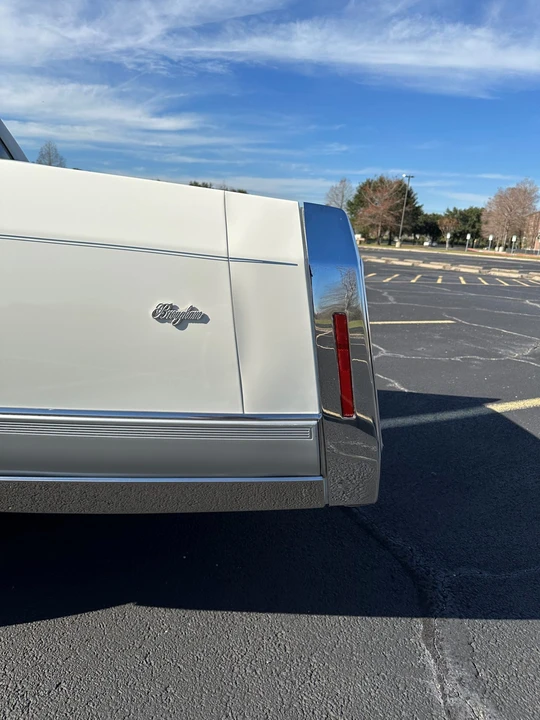 1991 Cadillac Brougham - Image 20 of 31