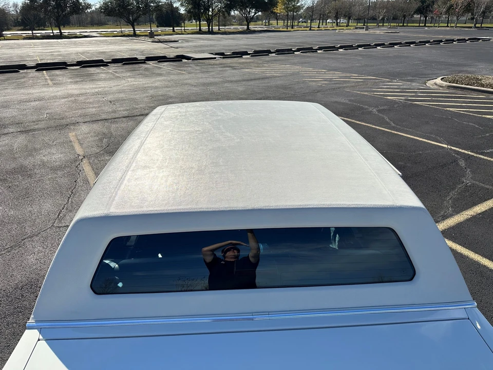 1991 Cadillac Brougham - Image 26 of 31
