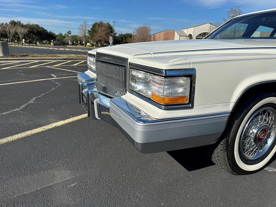 1991 Cadillac Brougham - Image 18 of 31