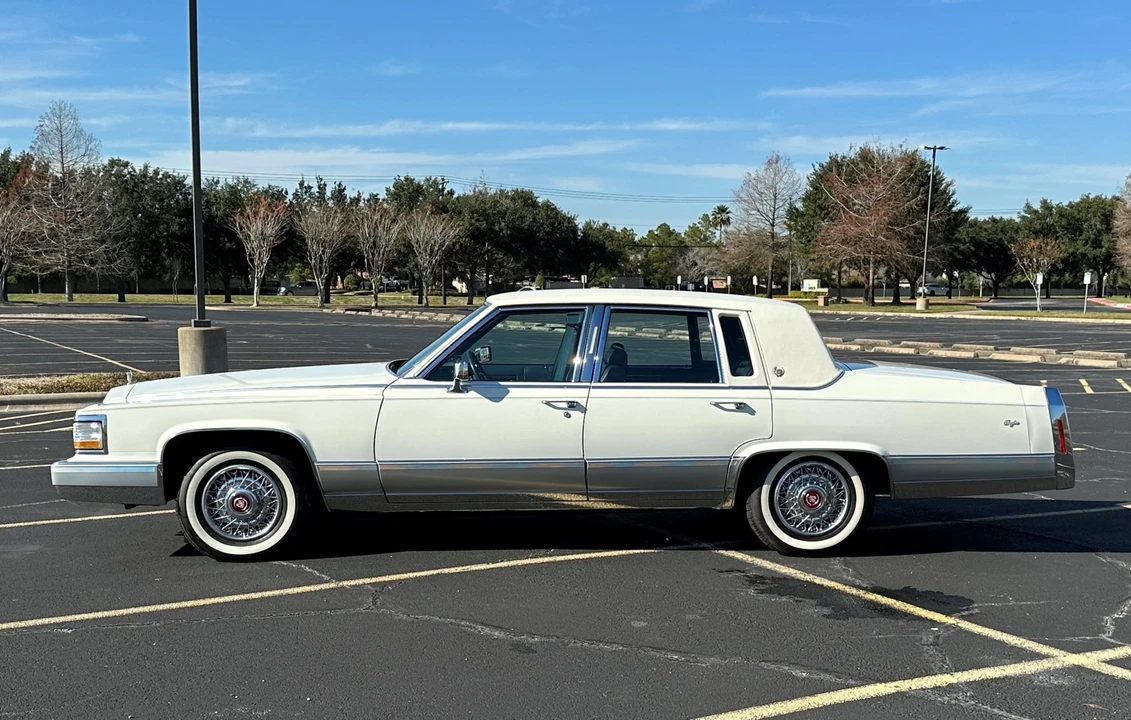 1991 Cadillac Brougham - Image 6 of 31