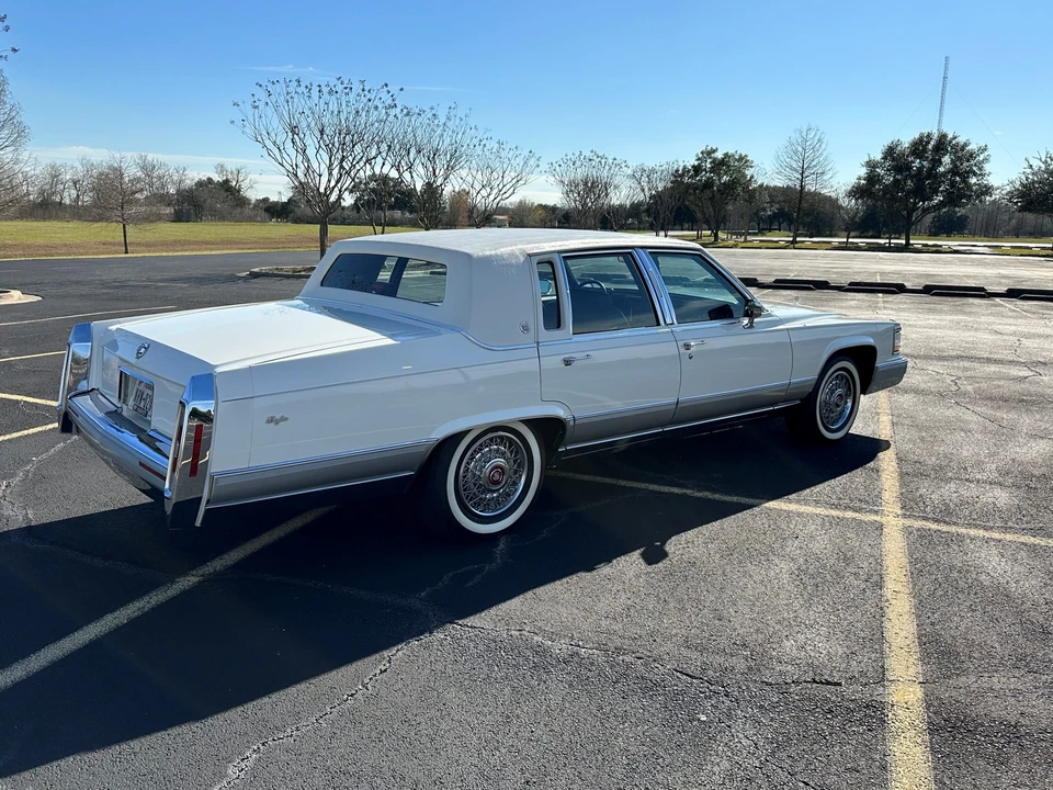 1991 Cadillac Brougham - Image 12 of 31