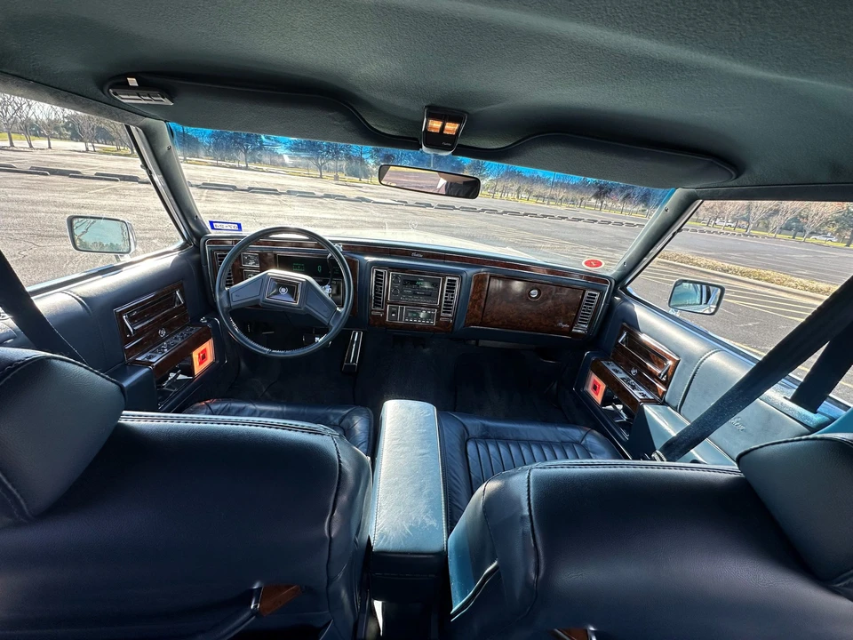 1991 Cadillac Brougham - Image 30 of 31