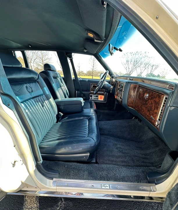 1991 Cadillac Brougham - Image 29 of 31