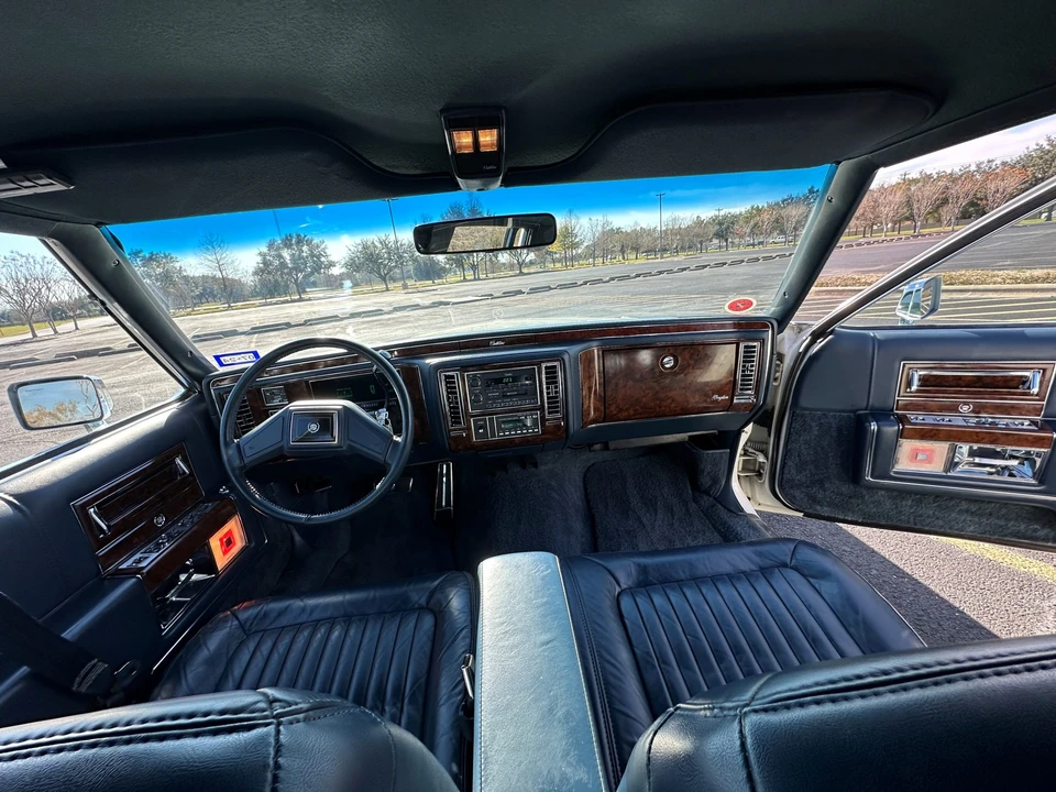1991 Cadillac Brougham - Image 31 of 31