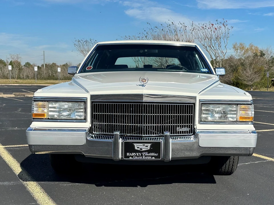1991 Cadillac Brougham - Image 14 of 31