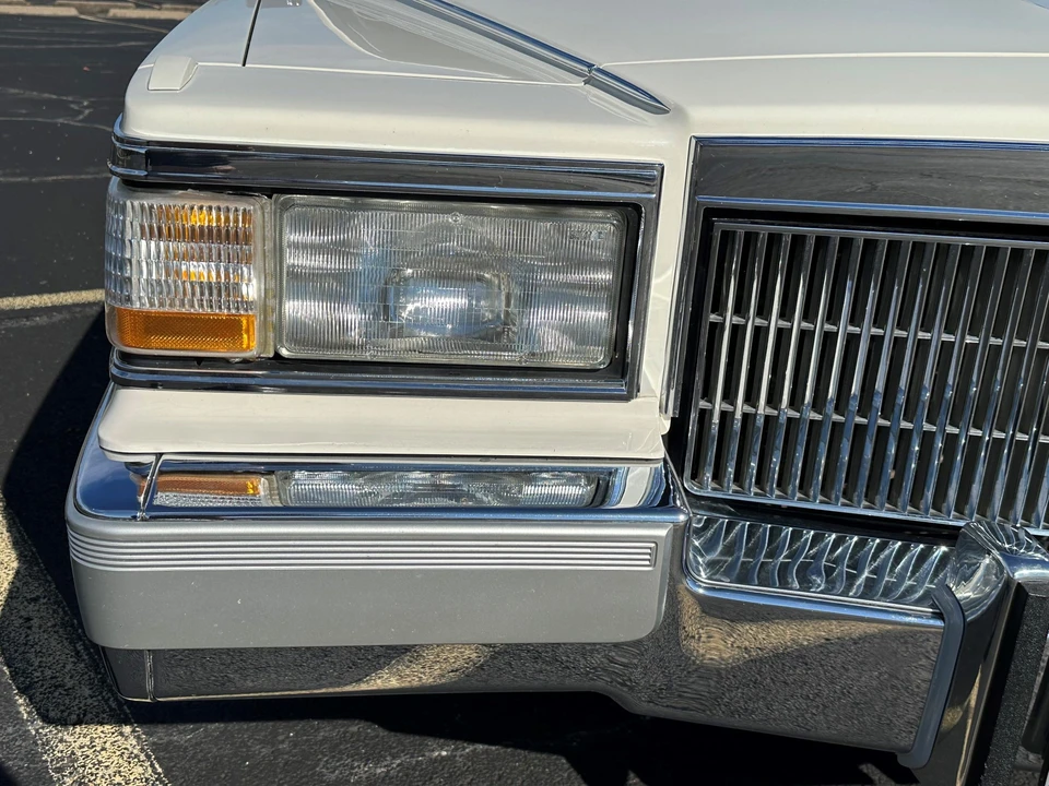 1991 Cadillac Brougham - Image 15 of 31