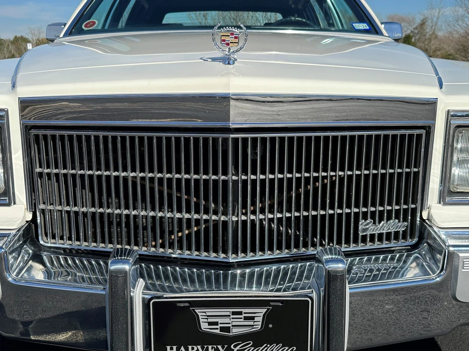 1991 Cadillac Brougham - Image 16 of 31