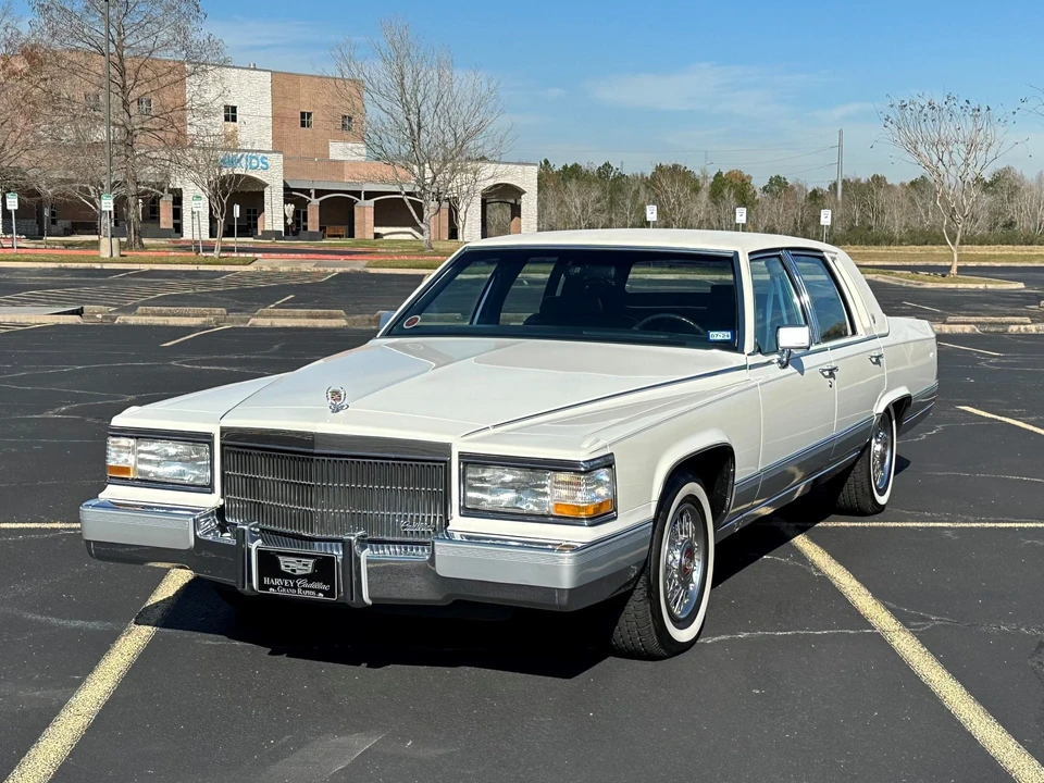 1991 Cadillac Brougham - Image 3 of 31