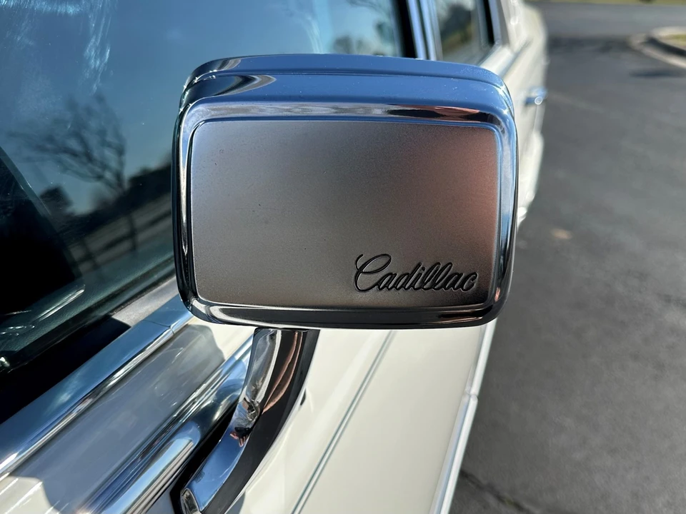 1991 Cadillac Brougham - Image 22 of 31