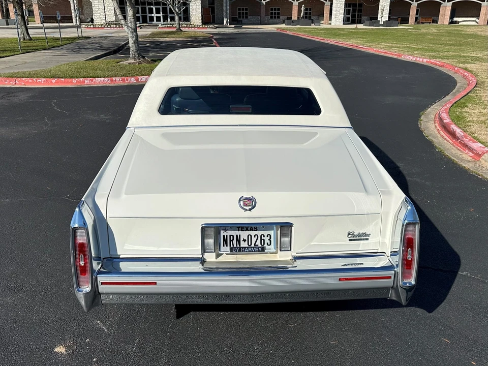 1991 Cadillac Brougham - Image 11 of 31