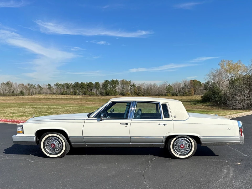 1991 Cadillac Brougham - Image 7 of 31