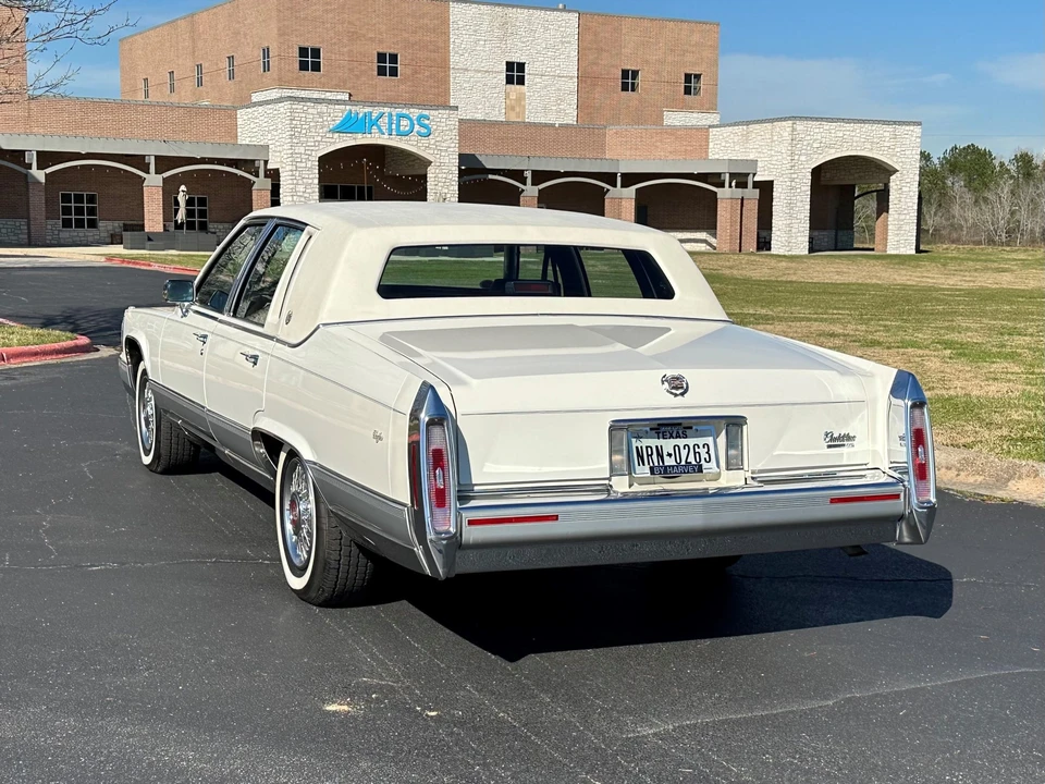 1991 Cadillac Brougham - Image 10 of 31