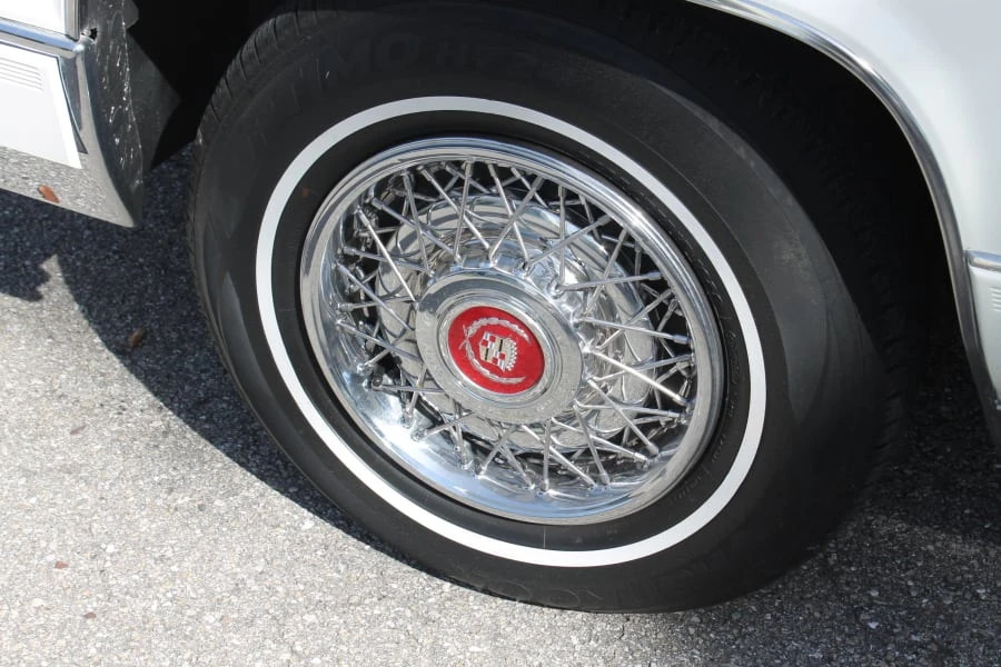 1991 Cadillac Brougham - Image 11 of 12