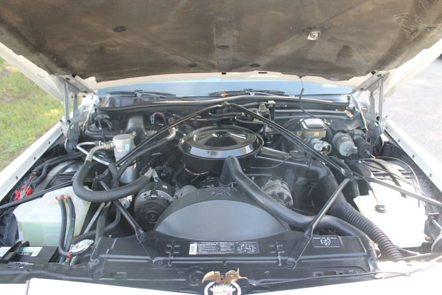1991 Cadillac Brougham - Image 8 of 12