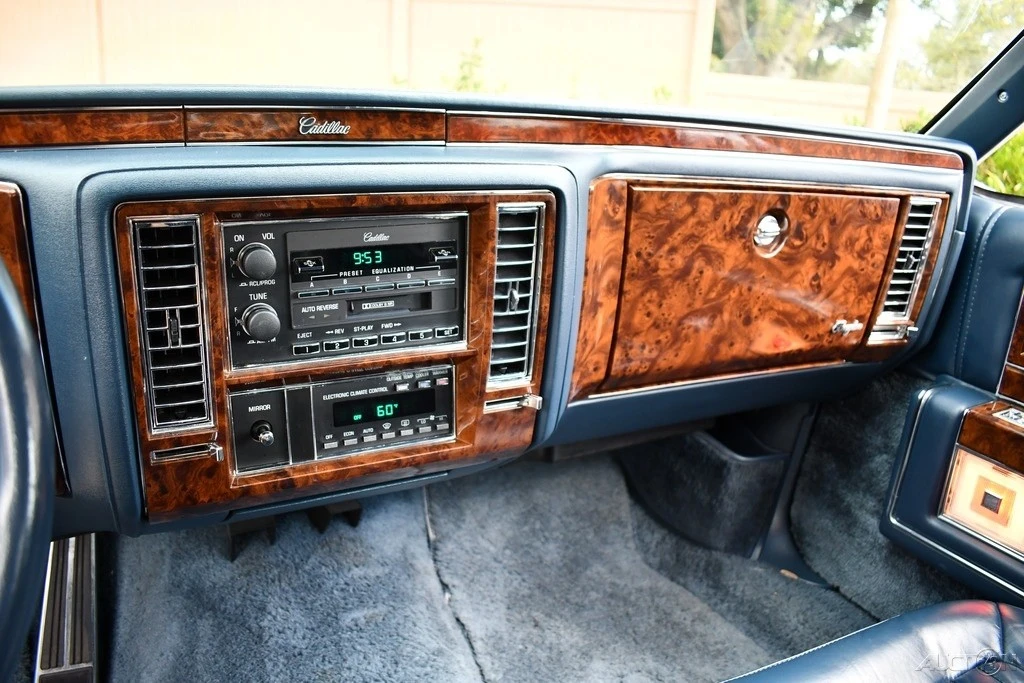 1991 Cadillac Brougham - Image 17 of 21